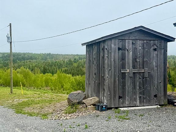 2nd image of 1000 Lake Rd