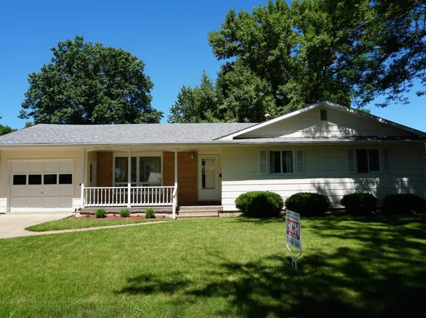806 Southhaven Dr, Monticello, IA 52310