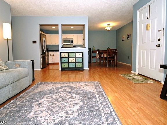 4th image of 164 Woodward Ln