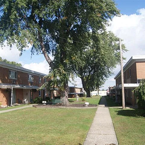 Cedarwood Estates Apartments — Photo 17