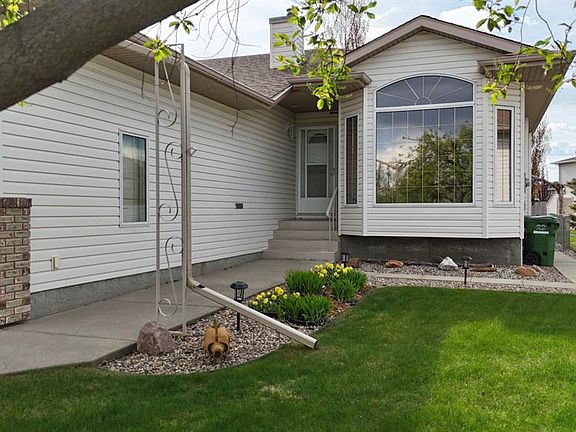 3rd image of 310 B SE Edgewood Close