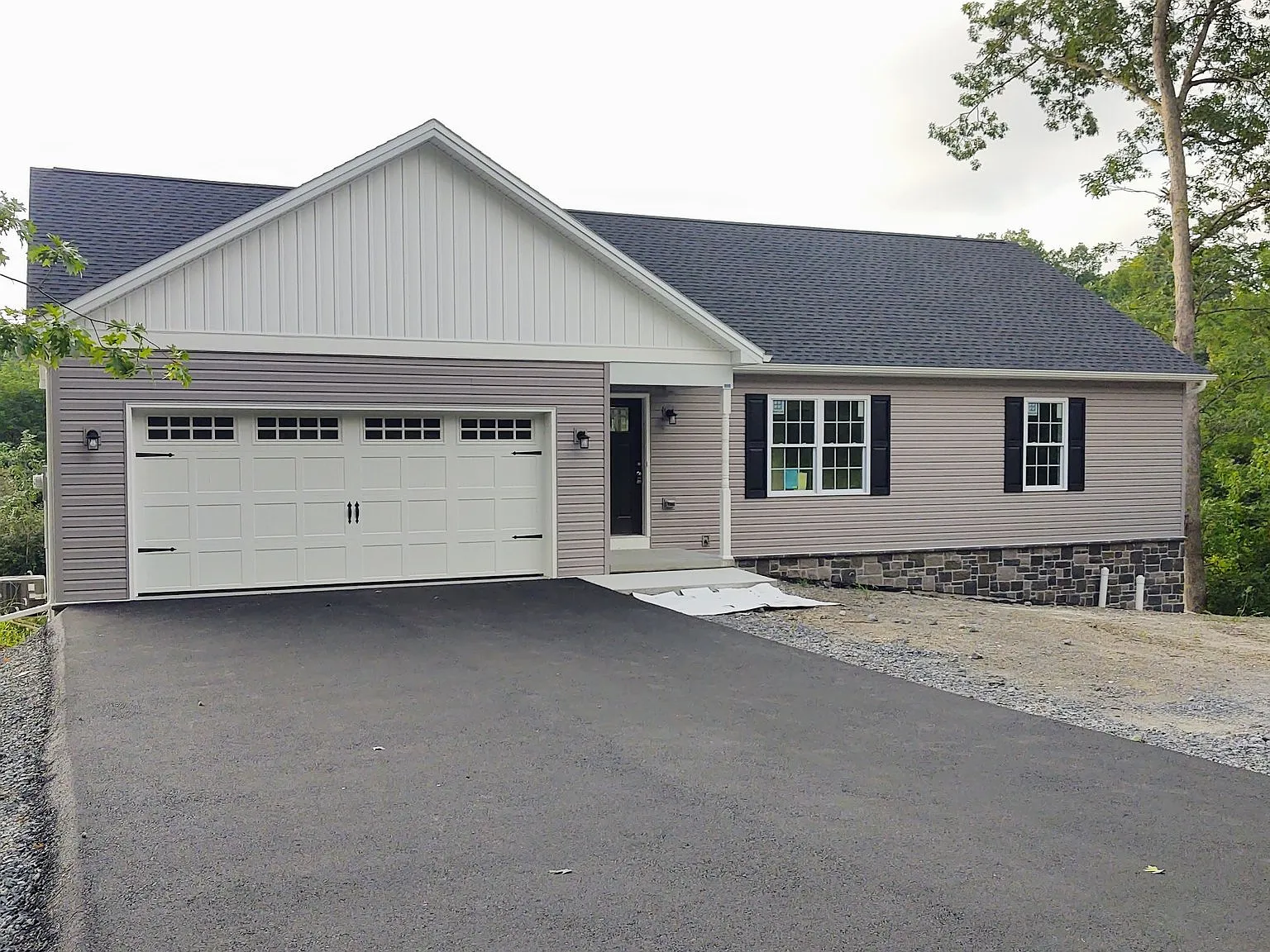 Brand new construction — Photo 1