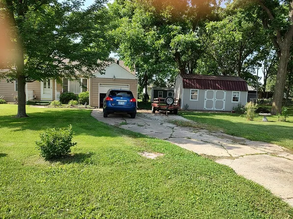 307 Lake Rd, Olpe, KS 66865