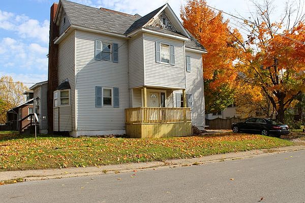 1st image of 201 E Thorn St
