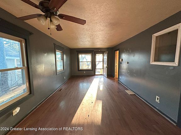 3rd image of 2104 Beal Ave