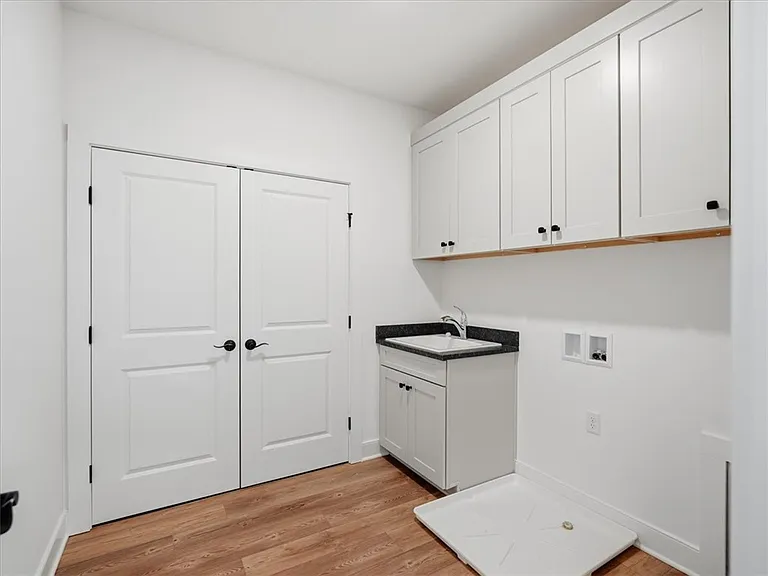 302 Highbridge Ln — Photo 22