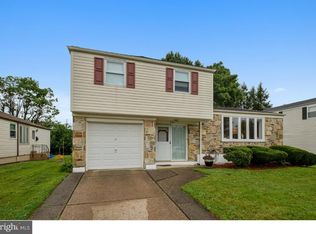 9745 Susan Rd, Philadelphia, PA 19115