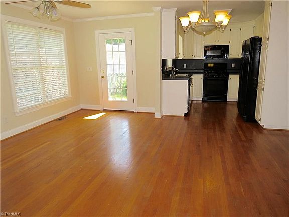 4th image of 2103 Richardson Dr