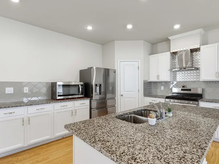 2132 Water Marsh Trl — Photo 4