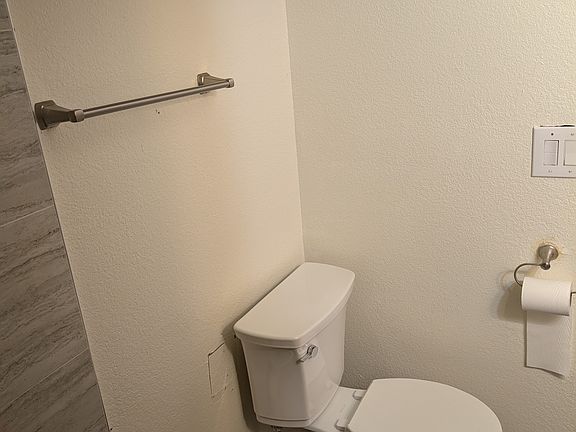 4th image of 689 Center Cir #B