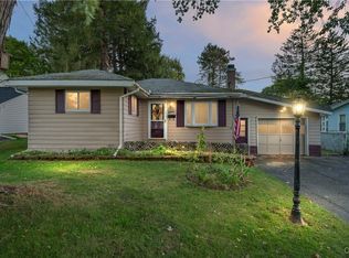18 Maple St, New York Mills, NY 13417