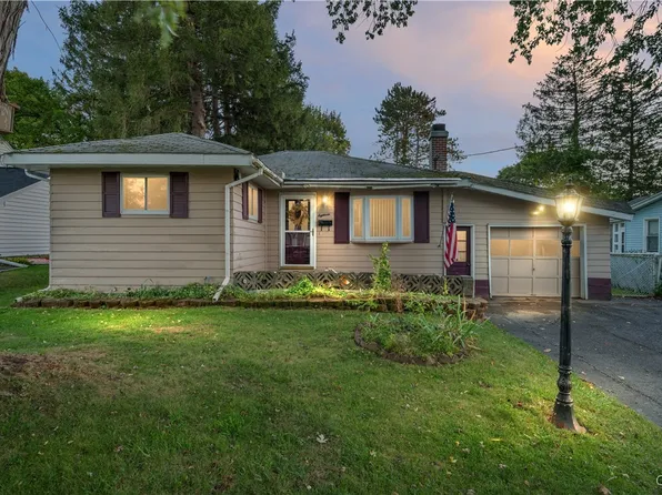 18 Maple St, New York Mills, NY 13417