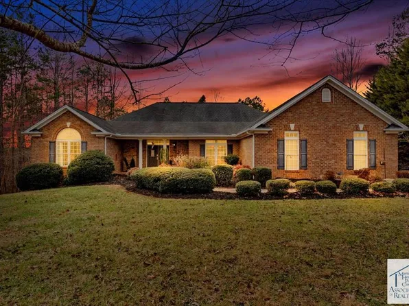 130 Chatmoss Crossing Way, Axton, VA 24054