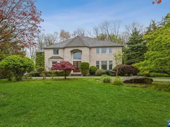 9 Blackledge Ct, Closter, NJ 07624