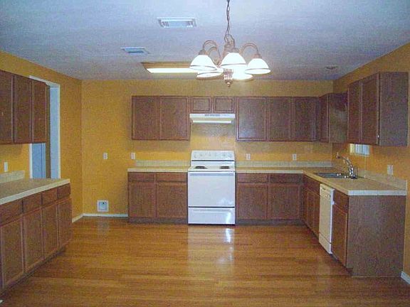 3rd image of 1910 W Lindsay Blvd #105