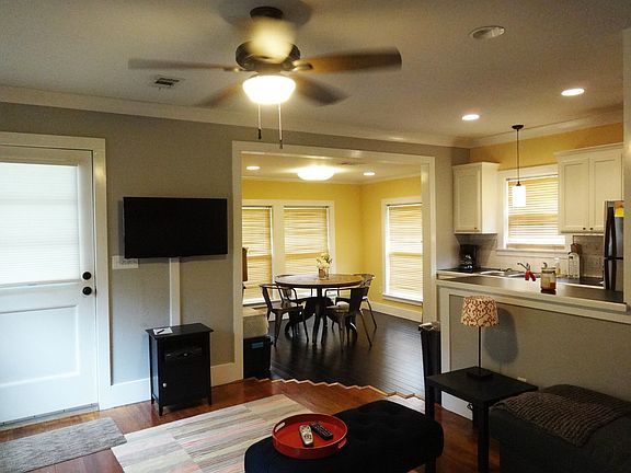 3rd image of 3330 Thornhill Ave