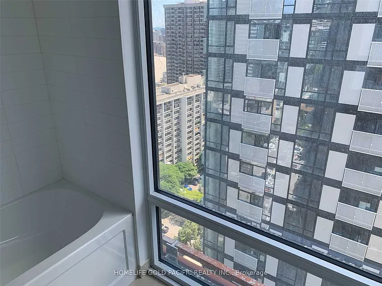 18 Maitland Ter #2104 — Photo 11