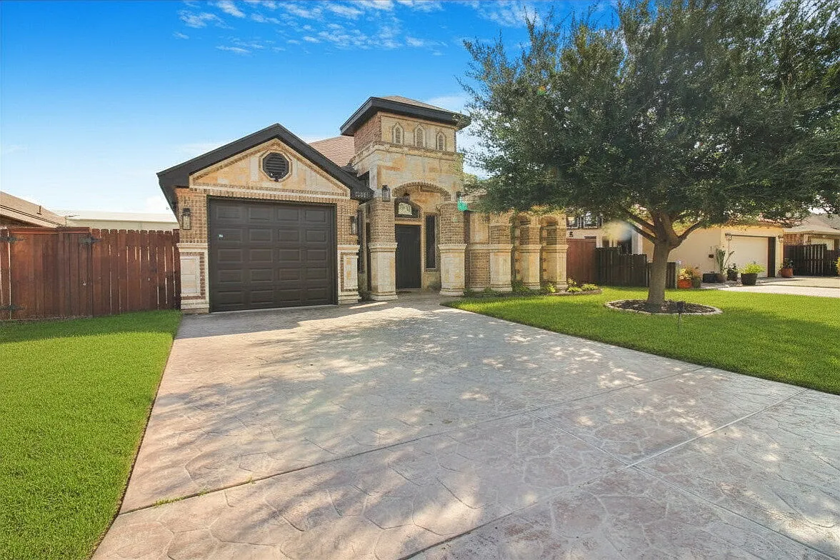 3 bed, 2.0 bath, $2,300 — Photo 2