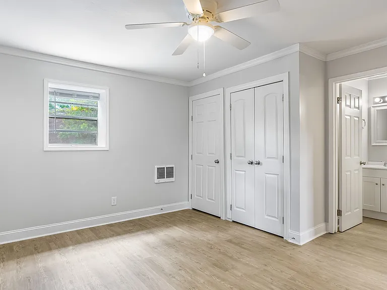 Edgewater Apartments — Photo 6