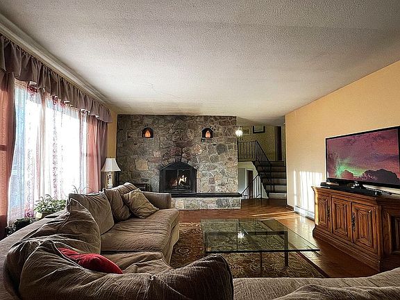 Living Room 24' x18'