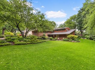 576 Montcalm Pl, Saint Paul, MN 55116
