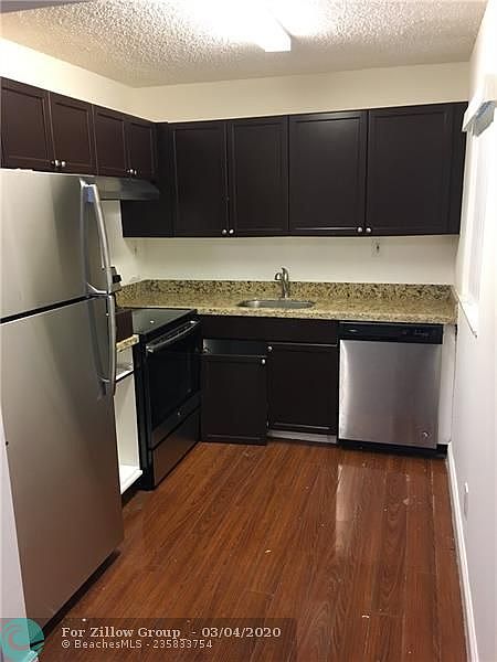 1st image of 1120 Meadows Cir