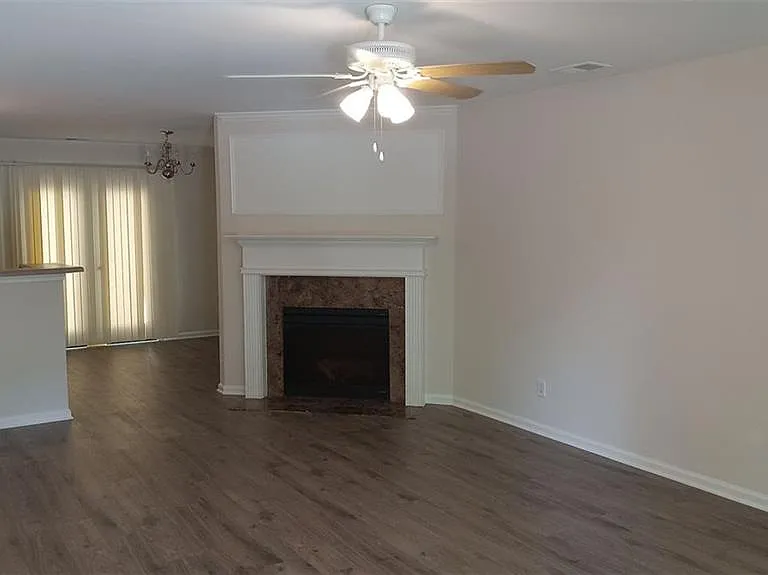 755 Crestwell Cir SW — Photo 3