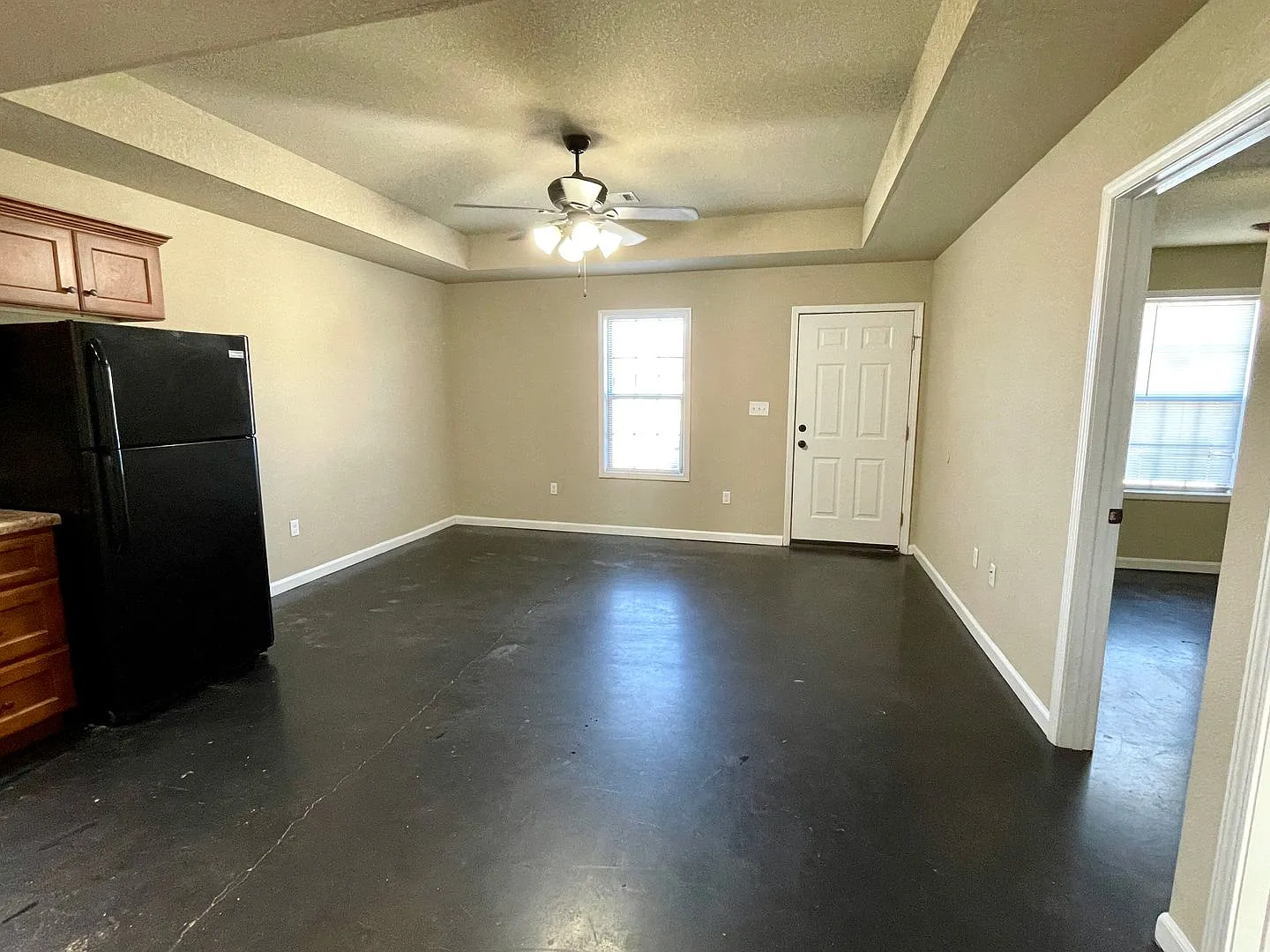 2 bed / 1 bath available now! — Photo 3