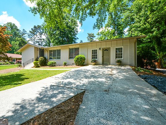 3rd image of 2801 Sagamore Hill Dr SE