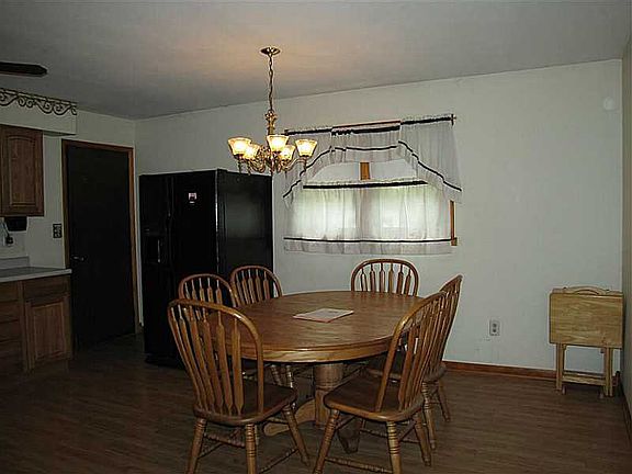 5th image of 276 Eastview Dr