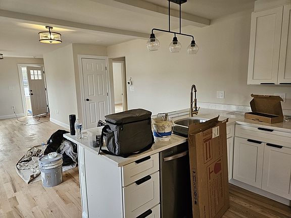 4th image of 27-29 Catacunemaug Rd