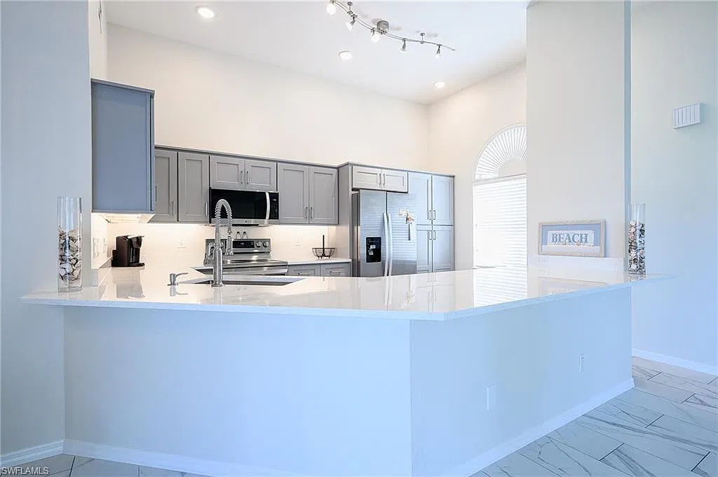 2 bed, 2.0 bath, 1350 sqft, $7,500 — Photo 4