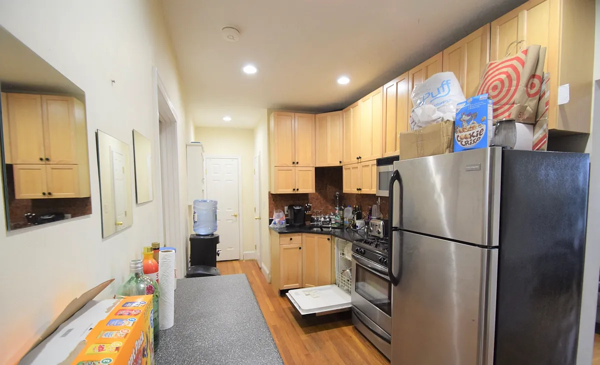 Building Photo - 73 Thatcher St #3