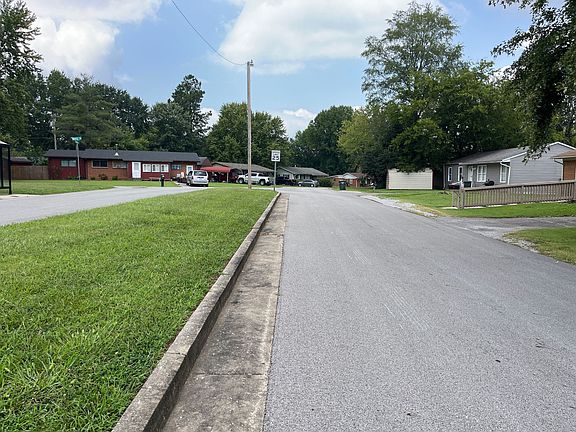 3rd image of 133 Richmond Dr