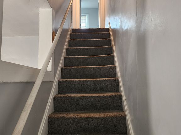 5th image of 512 S Ogden Ave