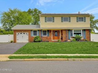 18 Taunton Dr, Howell, NJ 07731