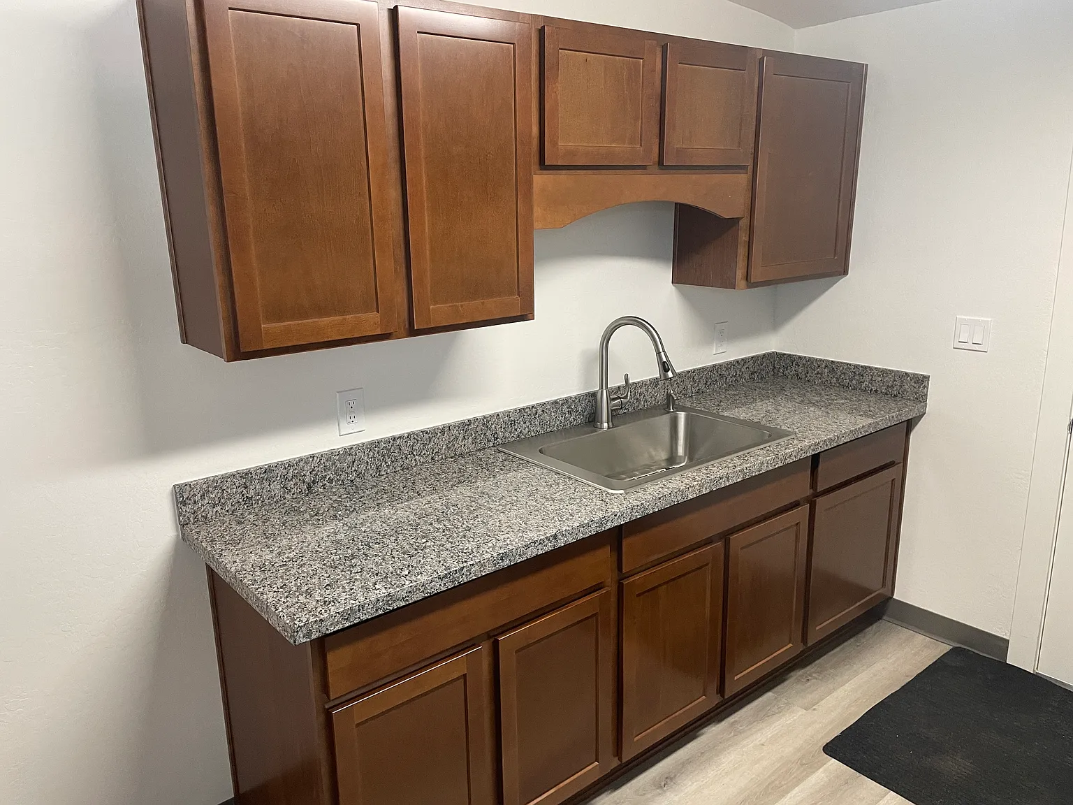 1 bed, 700 sqft, $1,150 — Photo 3
