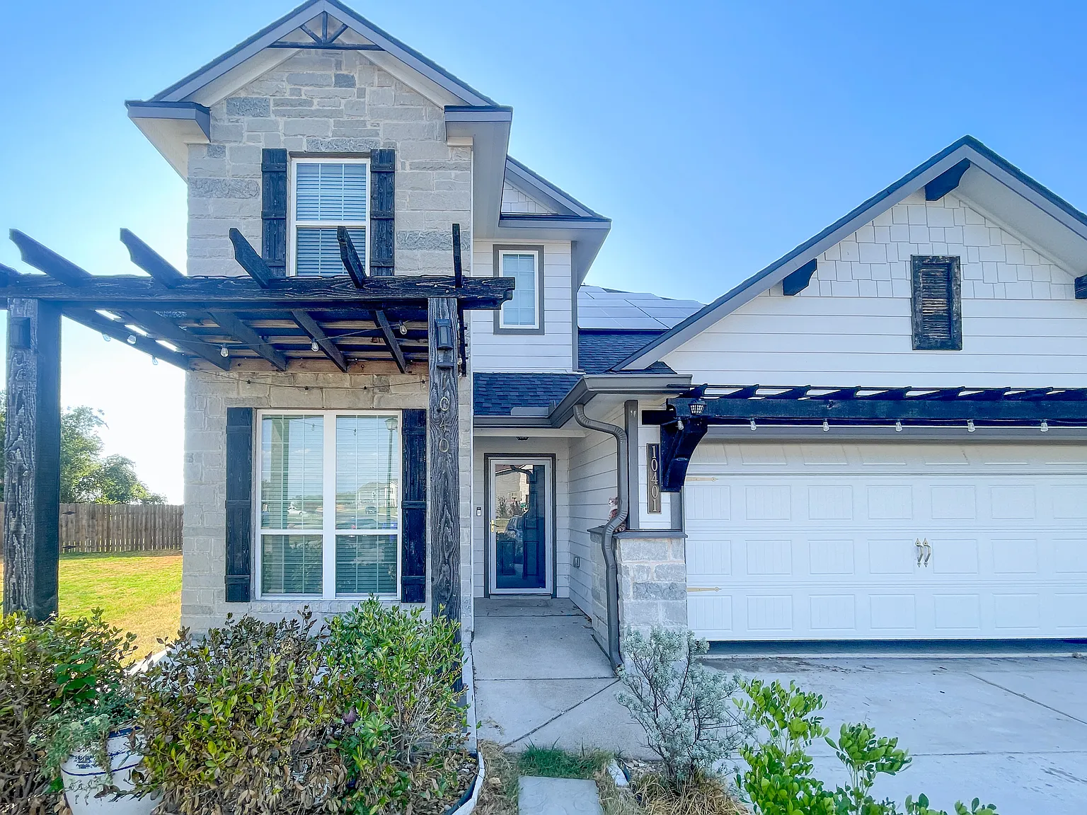 4 bed, 3.5 bath, 2676 sqft, $2,700 — Photo 2