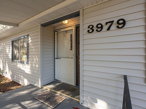 3rd image of 3979 Oak Terrace Rd