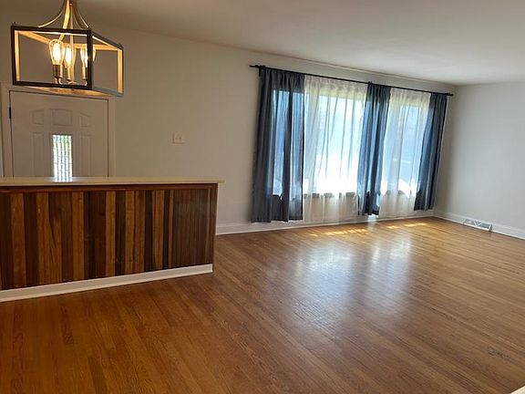 4th image of 8420 W Roseview Dr