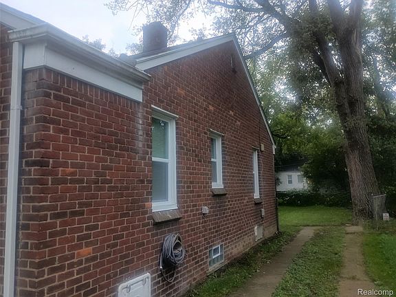 4th image of 19429 Forrer St