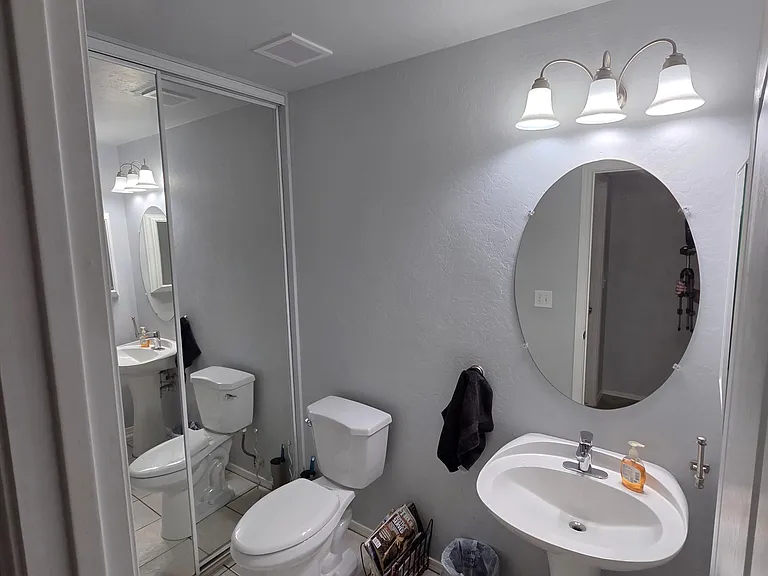 1734 E Pontiac Dr — Photo 20