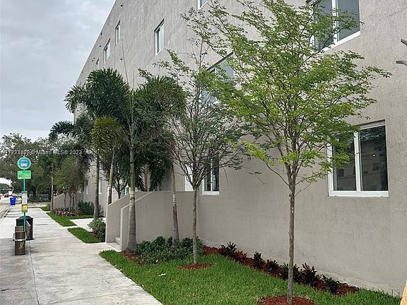 3rd image of 2311 NW 22nd Ave #102