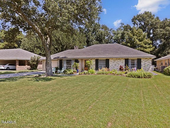 2nd image of 205 Renwood Cir