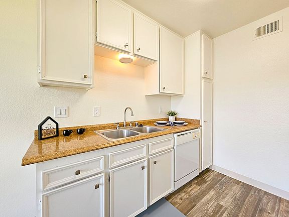 5th image of 171 N 1st St N #93