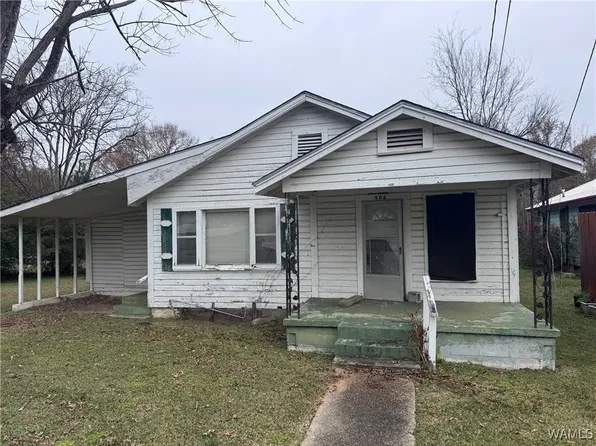906 9th St, Northport, AL 35476