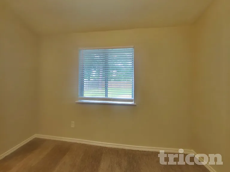 25402 Holyoke Ln — Photo 11