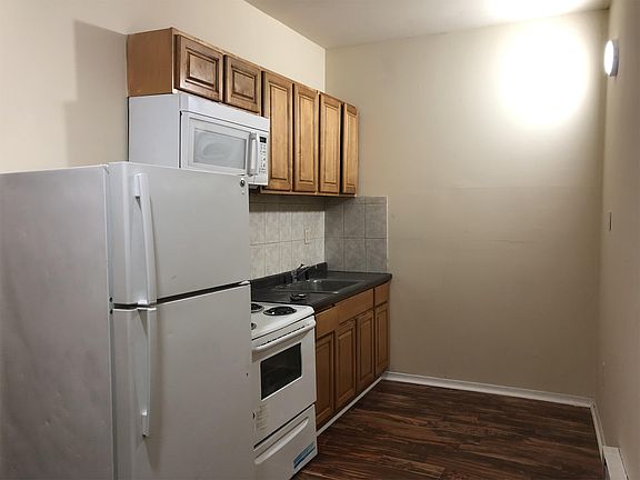 2nd image of 4624 Wayne Ave APT 1