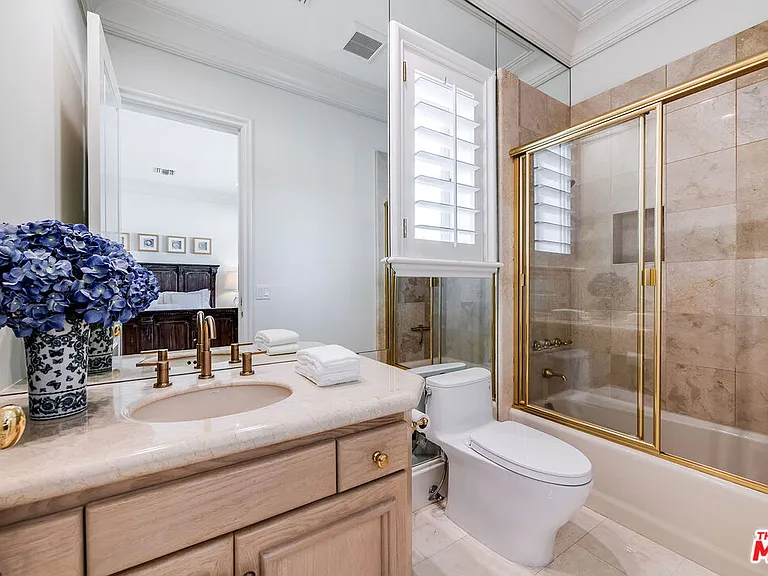 915 N Rexford Dr — Photo 33