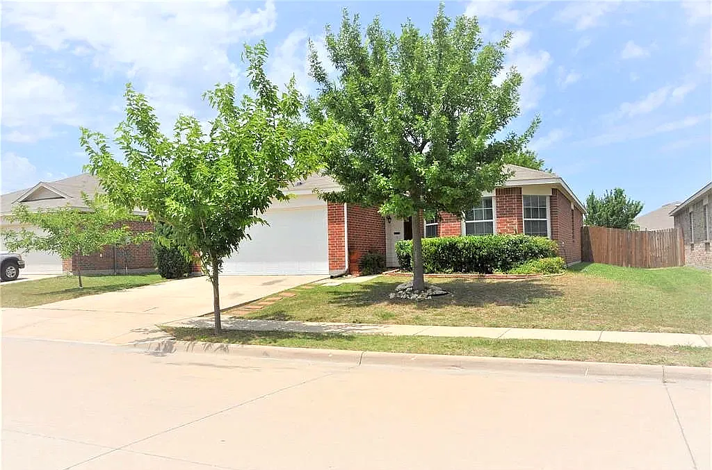 3 bed, 1609 sqft, $1,900 — Photo 1
